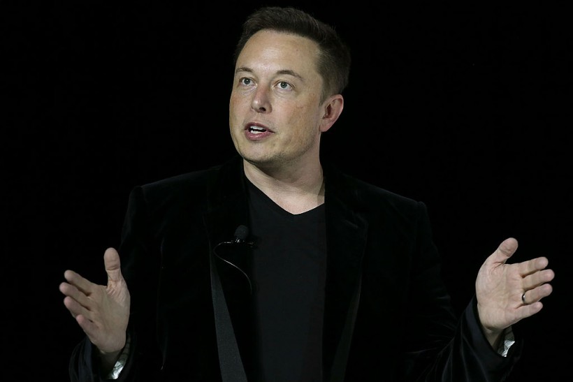 Elon Musk Takes Swipe at Apple’s App Store, Batteries on Devices 