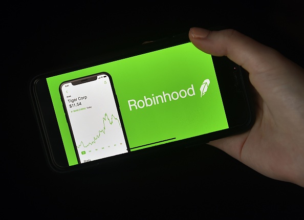 Robinhood Shares Tumbles By 10% On Its Most-Awaited NASDAQ Trading Debut: Value Is Now Below $30 Billion 