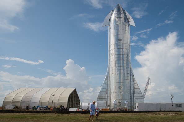 埃隆·马斯克在分享火箭照片时证实了SpaceX星际飞船的首次轨道测试