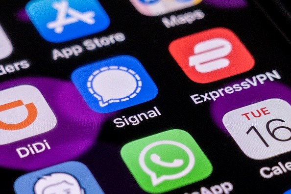 Signal Default Disappearing Messages Feature Arrives: You Can Now Use It in ALL Your Chats; Activation and Other Details