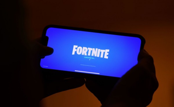 “Fortnite”神奇女侠杯事件证实:这是如何获得免费的皮肤