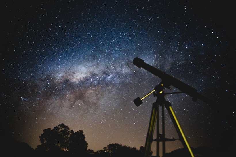 Top 5 Best Telescopes For Newbies For 2021 Featuring Celestron, Meade, Sky Watcher