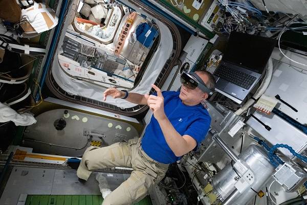NASA and ISS AR and VR experience in space