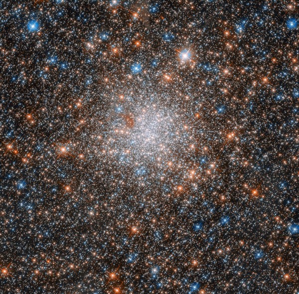 哈勃太空望远镜拍摄的NGC 1898