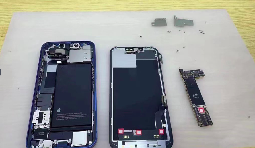 iPhone 13’s Inside Gets a First Look with Visible Changes Like Battery, TrueDepth System, MORE 