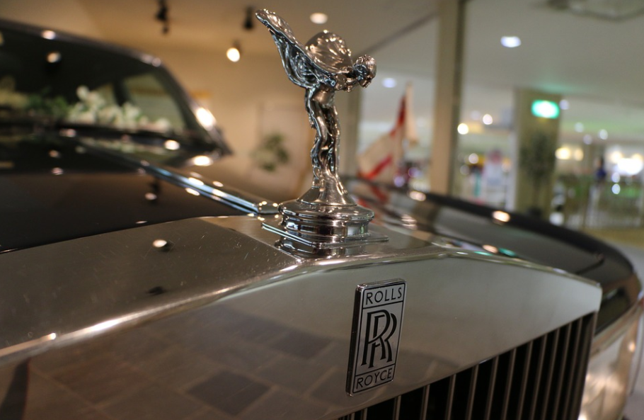 Rolls-Royce won't let customers buy another car if they sell its new EV for  a profit : r/electricvehicles