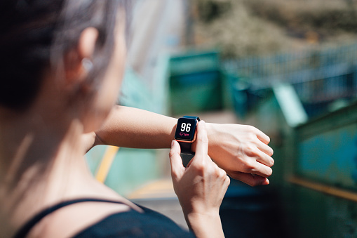 Smartwatches and Heart Rate Tracking: How Exactly Does The Tech Work ...