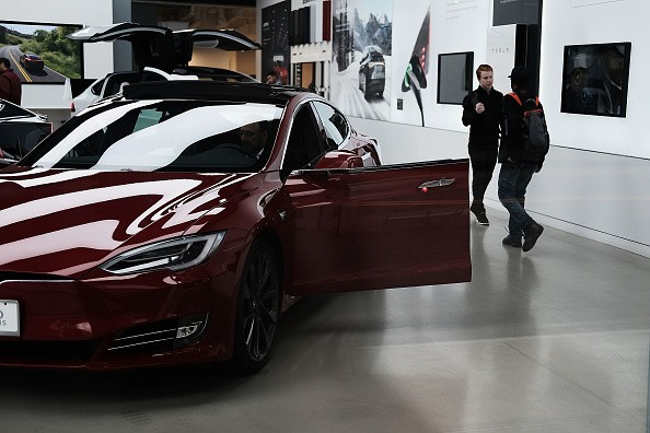 [VIRAL] Tesla Model 3 Vs. Four Kidnappers! What This Viral Video, a Real-Life 'GTA' Moment