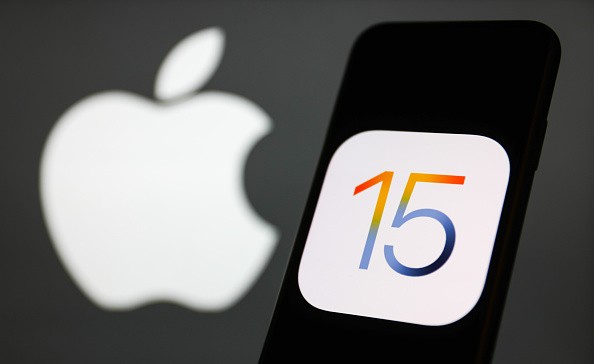 iOS 15’s Live Text: Student Uses Feature to Steal Classmate’s Notes via iPhone’s Camera 
