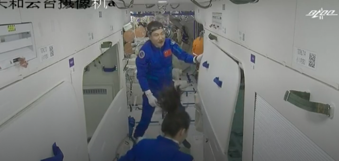 China’s Tiangong Space Station Sports White Minimalist Interior Design, Spacious Sleeping Quarters—Sleeker than ISS? 