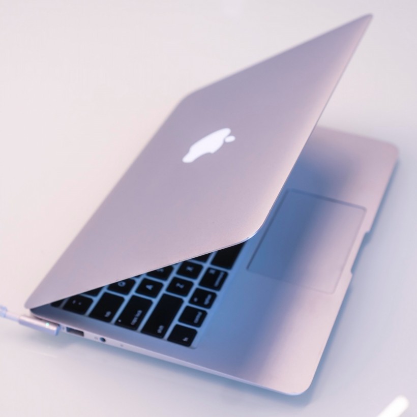 Upcoming MacBook Air Redesign Points Out Slimmer Bezels, White Notch, Leak Suggests