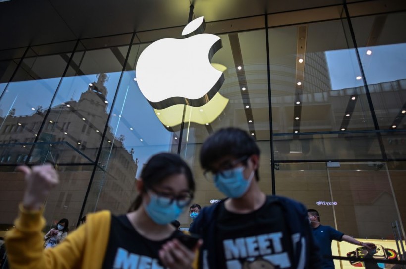 Apple Stores Drop Mask Mandate for Customers in Over 100 Locations as COVID-19 Cases Declines 