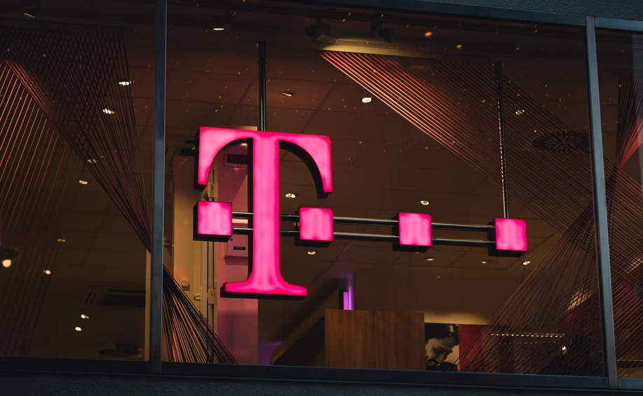 t-mobile-warns-customers-that-ongoing-emails-about-apple-watch-series-7