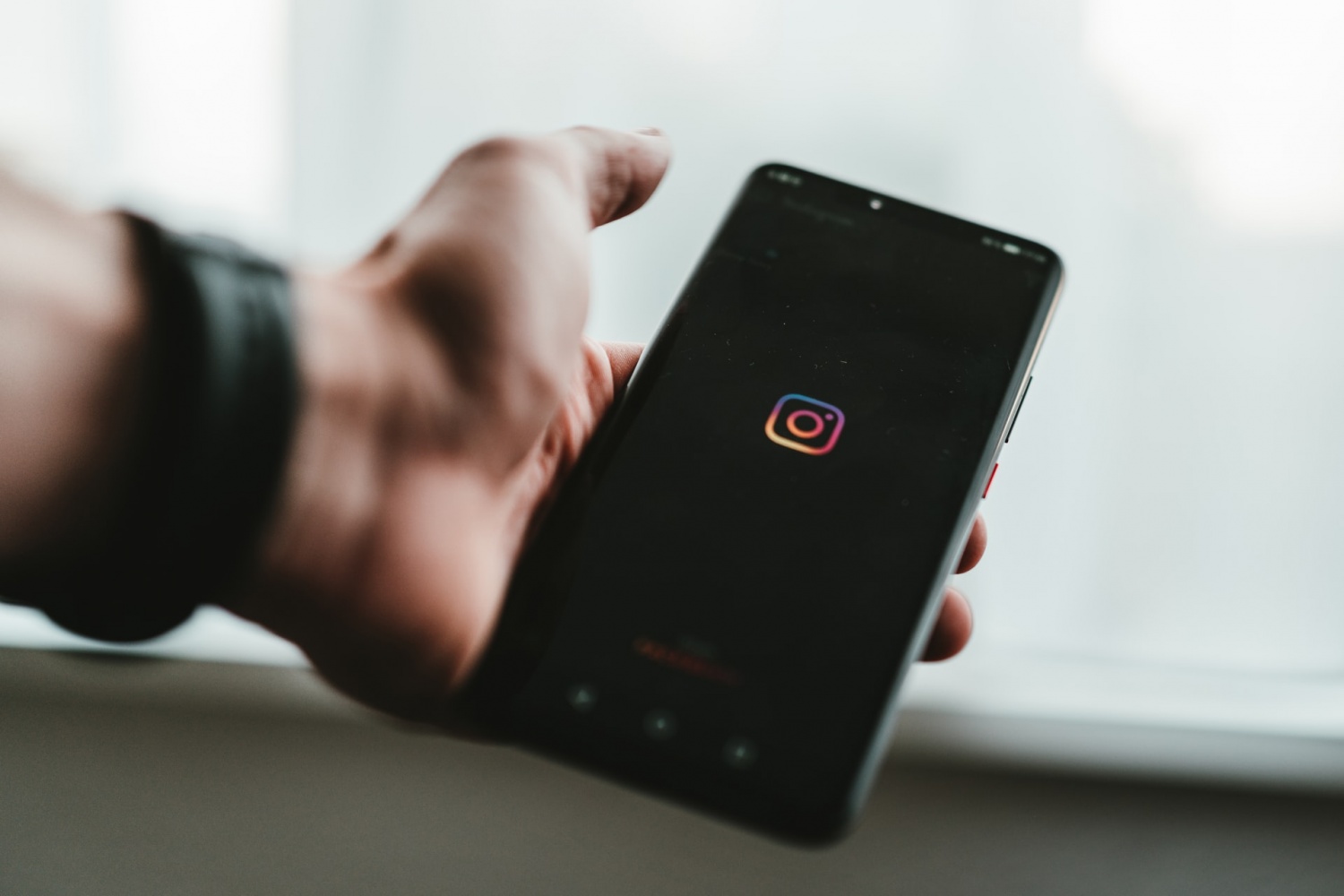 Instagram New Feature Allows Users to Dramatically Shake Their Phone to Report App Issues
