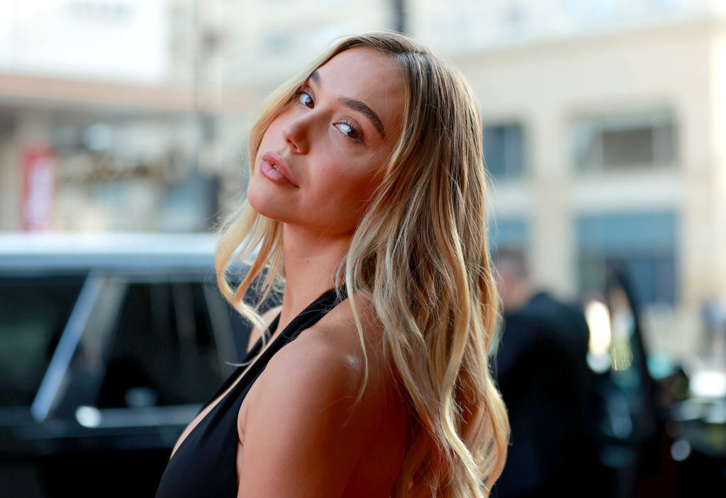 Alexis Ren, an influencer and contestant on 'Dancing With the Stars,' shares her thoughts on cryptocurrency compared to the US dollar. Learn more.