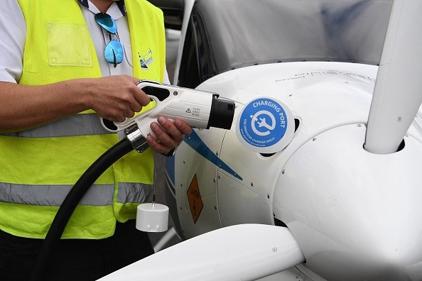 Electric plane charging 