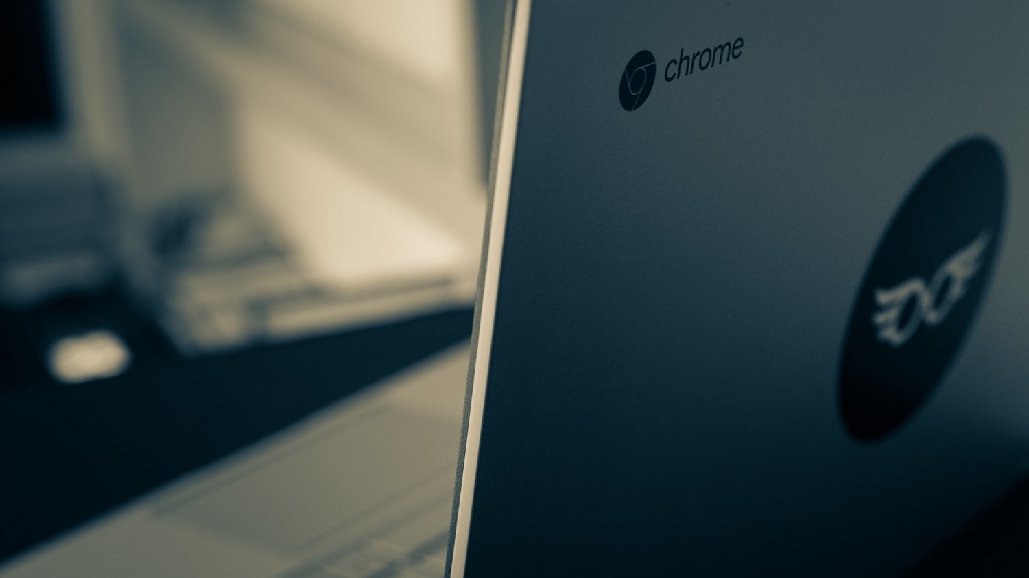 Google Chromebook to Release New Feature that Detects if 'Someone is Looking at Your Screen' | Snooping Detection