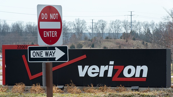 T-Mobile, Verizon Outage Stops Some Users from Calling | Issue NOT on Their End 
