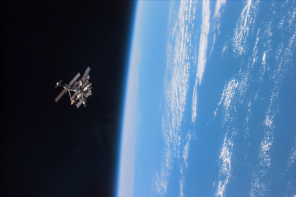 NASA宇航员警告汤姆·克鲁斯对空间站的气味,提前做太空行走空间的电影