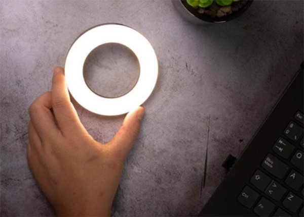 OlumiRing Reviews: Should I Buy The Mini Olumi Ring Light?