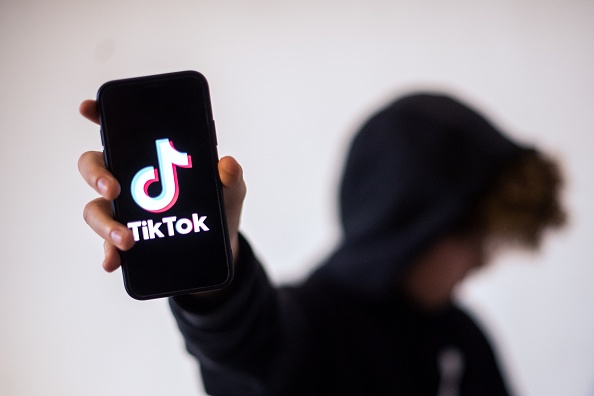 Viral TikTok Video Shows How COVID-19 Cause Food to Smell Like Garbage 