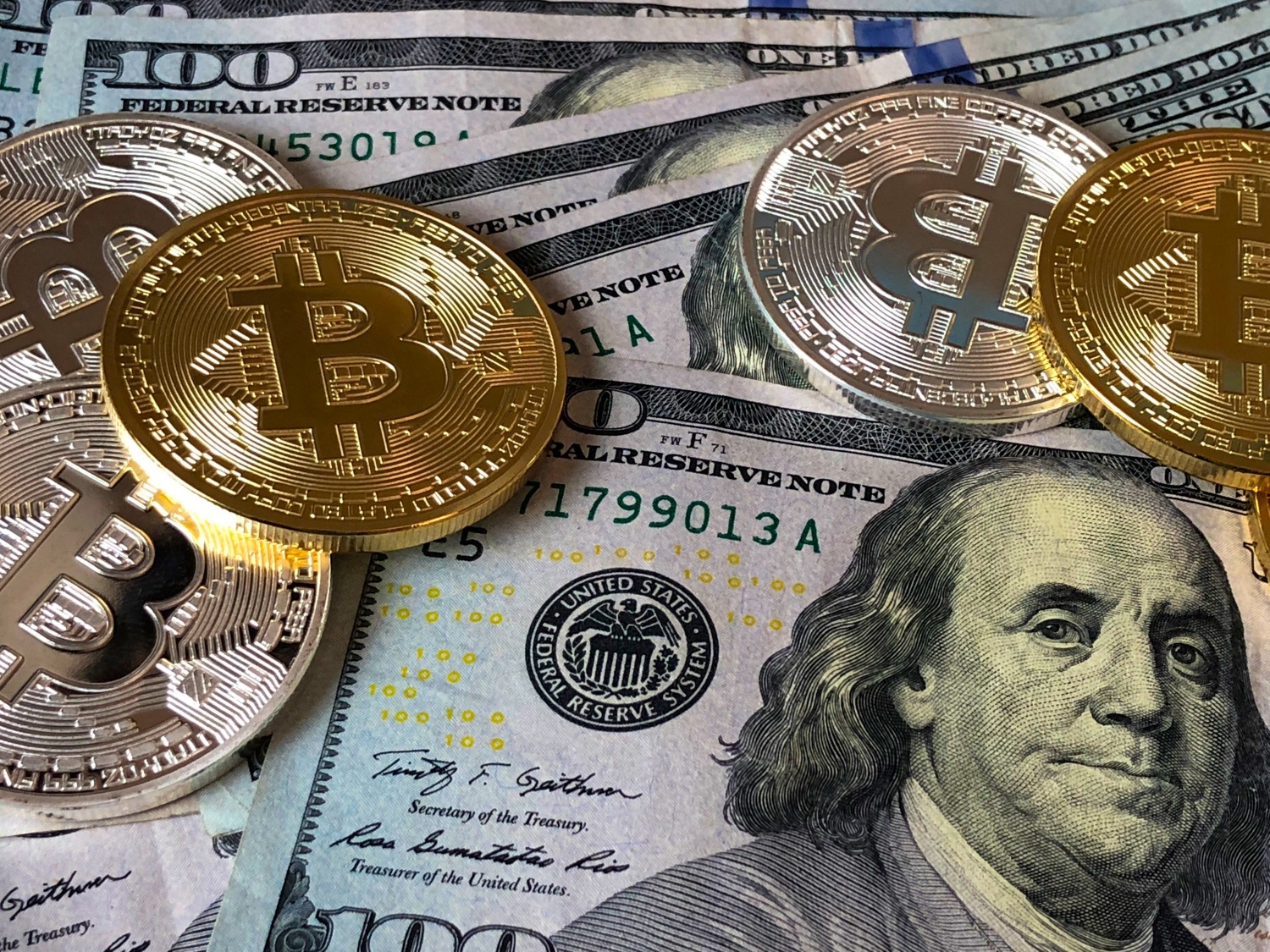 How Bitcoin Differs from Fiat Currencies
