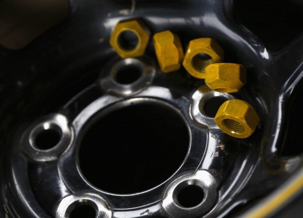 New TikTok Trend Endangers Drivers! Authorities Now Urging People to Check Wheel Lug Nuts