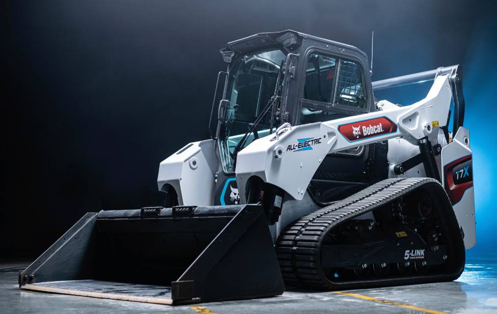 CES 2022 Doosan Bobcat's AllElectric T7X Loader Doesn't Need