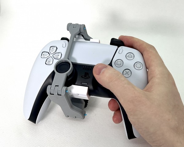YouTuber Designs One-Handed PS5 DualSense Attachment For Players Who Want to Eat Snacks Without Hitting the Pause Button