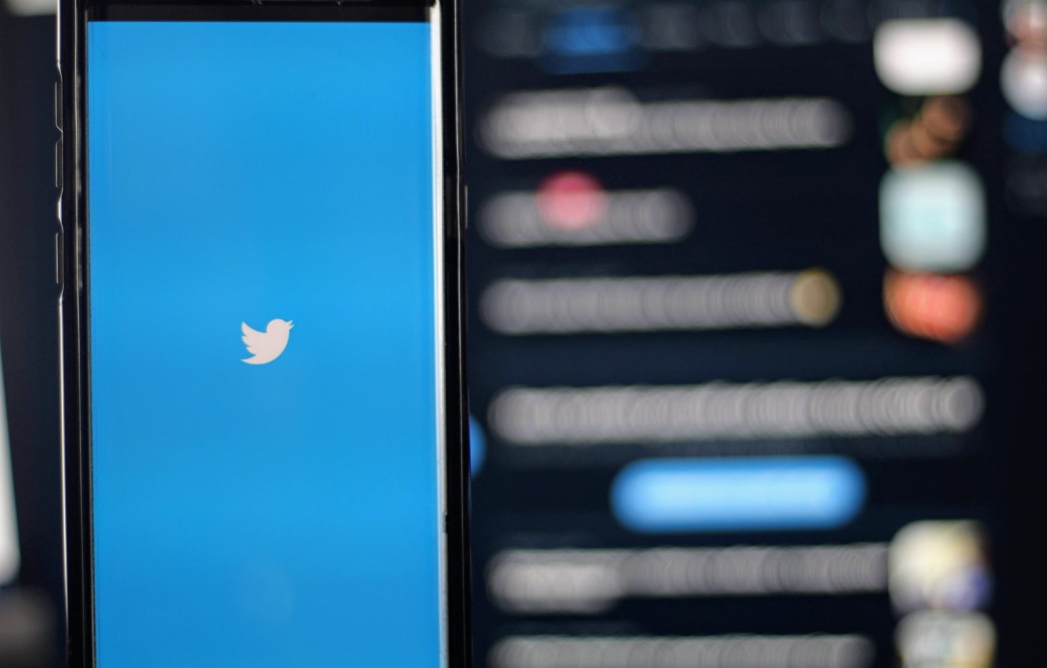 Twitter Tests iOS App Search Bar on Its Home Tab