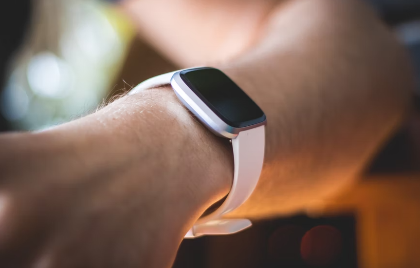 Apple Watch and FitBit Light Sensors Don't Work Properly on Dark Skinned and Obese Users