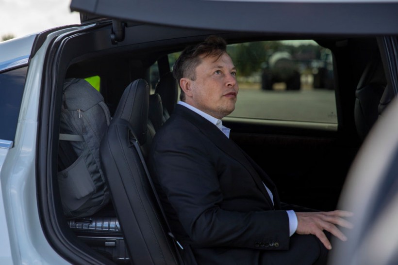 Elon Musk预计在2022年变得更富尽管收益不采取特斯拉,分析师预测