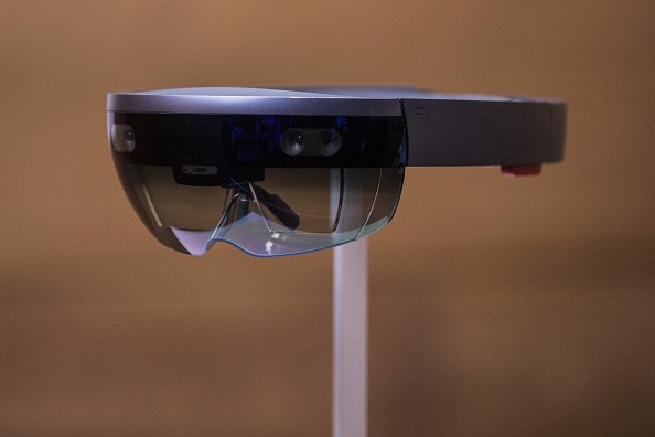 Microsoft HoloLens 3 Cancellation Hints Its AR/VR Tech's Ending 