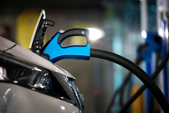 特斯拉超级充电器Vs. Electrify America:谁能提供更好的电动汽车充电体验?