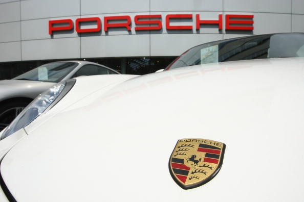 Porsche’s New 911 Sport Classic Showcase a Retro-Design | Manual Transmission is Back? 