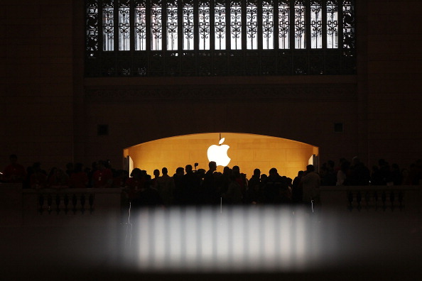 Apple Store Employees Secretly Unionizing? Rumors Claim They'll Soon File NLRB Complaint 
