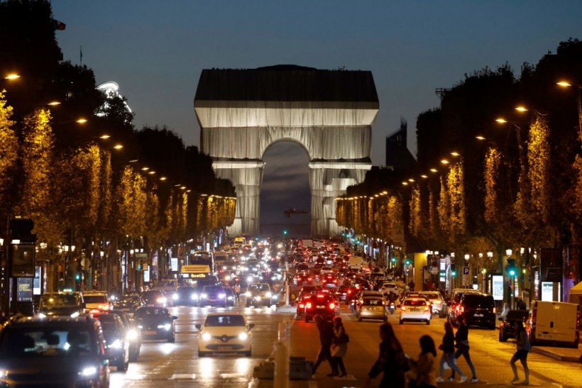 Traffic on the Champs Elysees avenue, near the Arc de Triomphe
