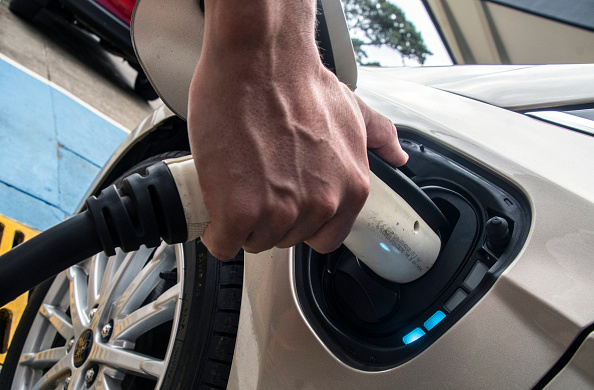 German Carmakers Mercedes-Benz, VW Push Government to Boost Electric Vehicle Charging Stations