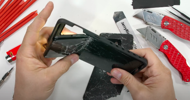 OnePlus 10 Pro Folds in Half During Durability Test