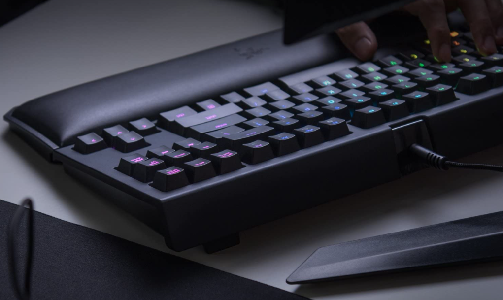 Razer Mechanical Keyboard BlackWidow TE Chroma v2 TKL Price Drops Extremely Low From $140 to $60