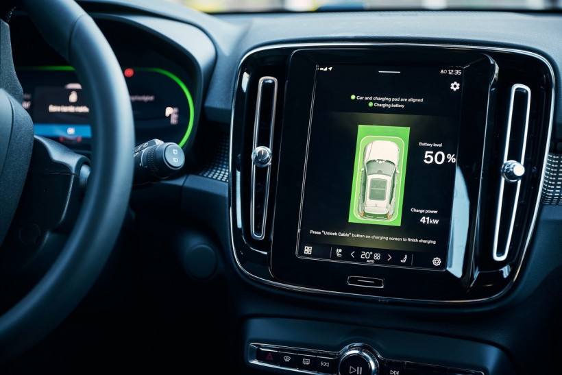 Volvo Wireless Charging Taxis in Sweden