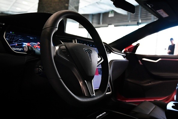New Tesla OTA Update To Solve Old Model S, X Delayed Rearview Display; Hundred of EVs Recalled 