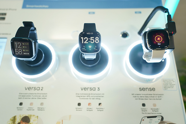 Garmin vs. Fitbit Smartwatches：为您的需求和需求找到最佳选择|小工具战