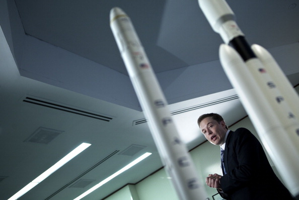 SpaceX lance le meilleur conservateur suisse pour la première exposition d'art spatial sur Mars ;  Musk rencontre une personne anonyme 