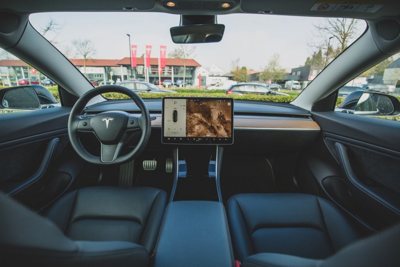 Apple Might Be Developing carOS Platform Inspired From Tesla Dashboard Screen
