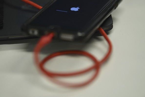 Lack of iPhone Charger Leads To $1000 Apple Fine; Brazilian Judge Explains This is Illegal