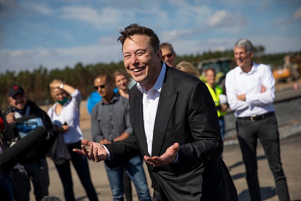 Elon Musk's Twitter Plan To Charge Companies for Embedded Tweets; Will This Trigger Deal Cancellation?