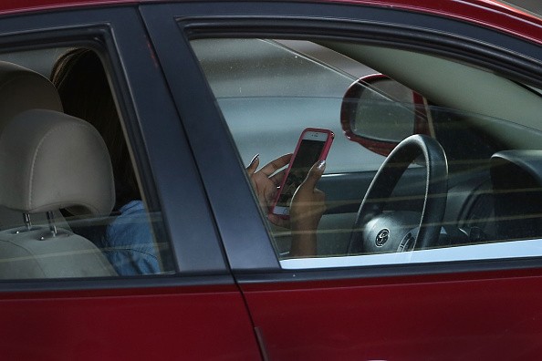 Android Users Better Drivers Than iOS Owners? Study Claims Non-iPhone Users Dominate in All Safe-Driving Categories