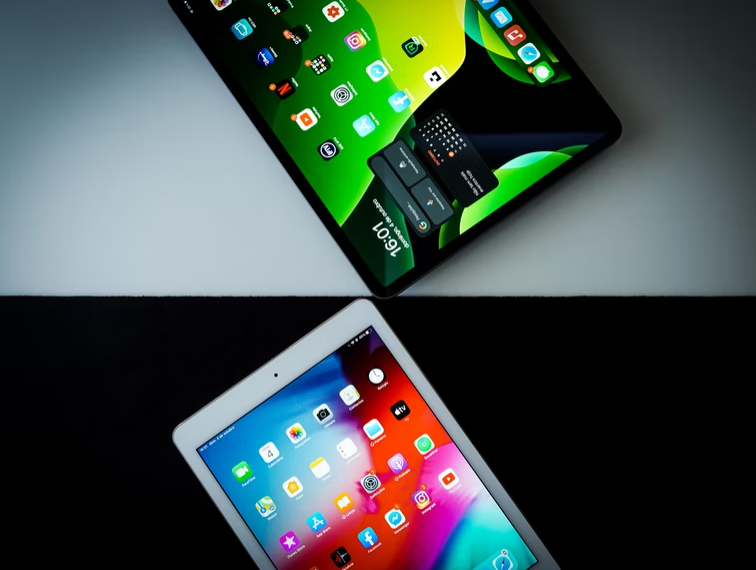 apple-ipad-pro-and-samsung-galaxy-tab-s8-ultra-hailed-as-standard-bearers-for-tablets