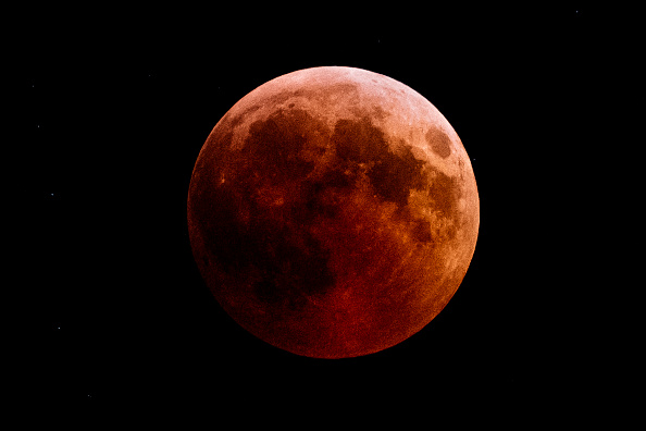 Blood Moon Lunar Eclipse 2022 Guide: Appearance Locations and More—Tips How To Take Good Photos With Phones